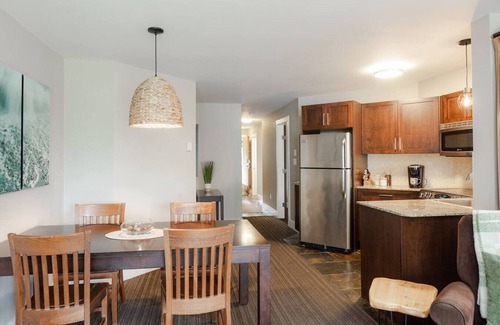 Regional District of Nanaimo Apartment | Escape & Unwind in Suite A