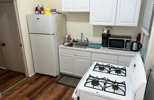 Hyde Square House | ESJACPE GUEST HOUSE