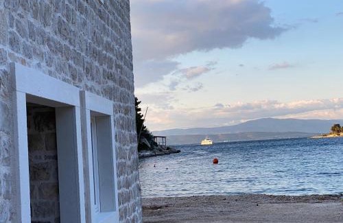 Rogac Villa | EST Villa DIOCLETIAN on Solta - luxurious villa, beachfront, private pool, outdoor BBQ, large terrace and garden, free parking - Wonderful privacy