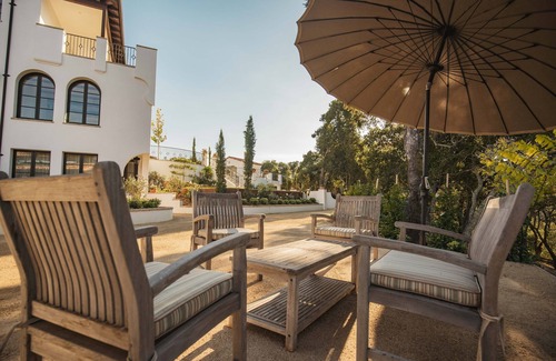 Woodside Apartment | Estately Plausibility of Simplicity