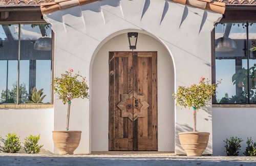 Woodside Apartment | Estately Plausibility of Simplicity