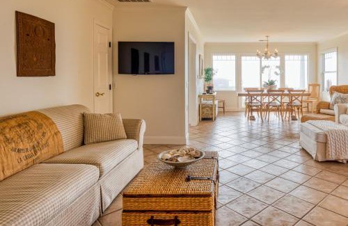 Dillon Beach House | Etoile De Mer The Star of the Sea Luxurious Walk to Beach Pool Table, Foosball, Ping Pong VIEWS