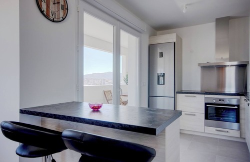 Les Crottes House | EUROMED 2 - Grand T3 avec 2 balcons, Parking, Conc