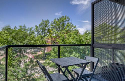 Evanston Apartment | Evanston 1BR w Pool Gym nr Nwestern CHI-702