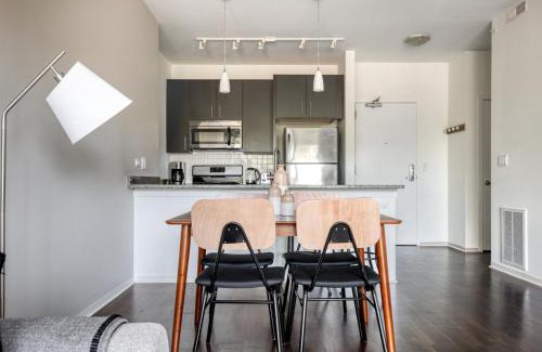 Evanston Apartment | Evanston 1BR w Pool Gym nr Nwestern CHI-702