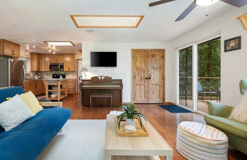 Sudden Valley Cabin | Evergreen Cabin- serene getaway close to mountain biking, hiking & skiing