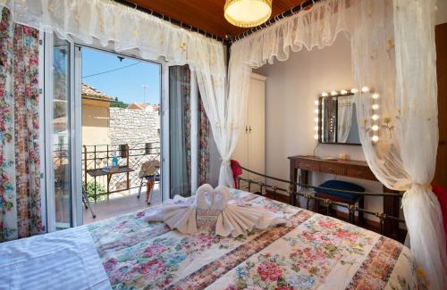 Longos House | Evi's Maisonette