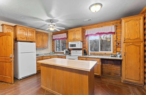 Timber Lakes Cabin | Evy's Family Ranch Cabin, Secluded