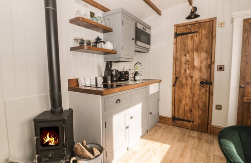 Cottingham Cottage | EWES WELCOME, pet friendly, with open fire in Cottingham