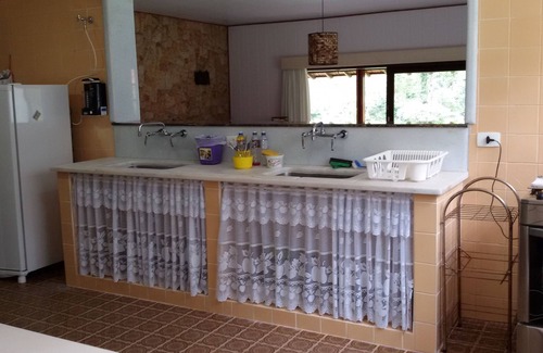 Teresopolis House | Excellent neighborhood + .Piscina trade and .Permitido domestic animal barbecue.