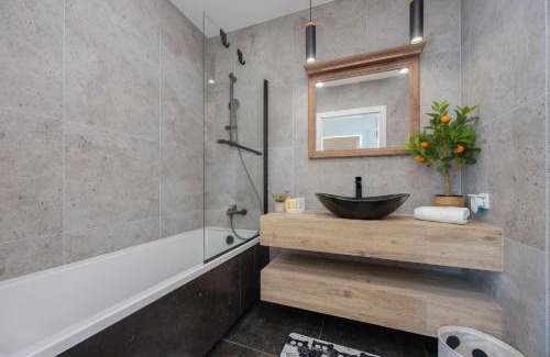 Bialoleka Apartment | Exceptional Apartment in Warsaw with Parking by Noclegi Renters