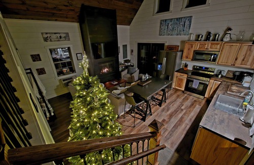Ohiopyle Cabin | Exceptionally Private Rustic Luxury Cabin adjacent to 16,000 acres of Gamelands