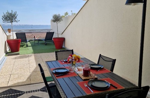 Le Pouliguen Apartment | Exceptionnel les Pieds Dans L'eau! Face à la Baie de la Baule
