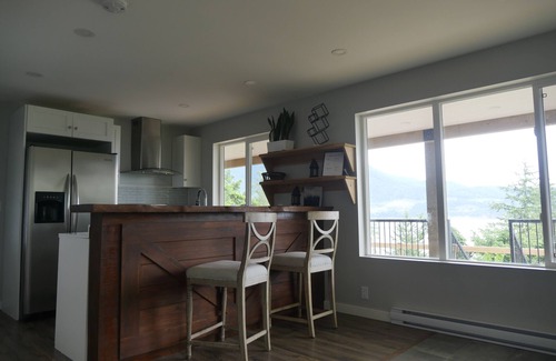 Bowen Island Apartment | Exclusive 2-bdrm ocean & mountain view suite