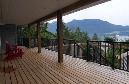 Bowen Island Apartment | Exclusive 2-bdrm ocean & mountain view suite