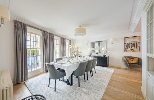 Knightsbridge Apartment | Exclusive 3Bd Mews House with Rare Private Balcony, outside dining and private Garage