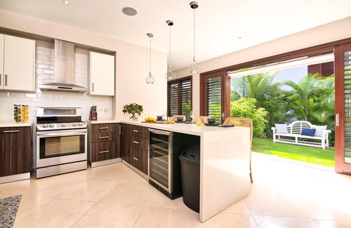 Montego Bay Villa | EXCLUSIVE 4BR DESIGNER WATERFRONT VILLA CHEF POOL BEACH ACCESS PICKLEBALL GYM