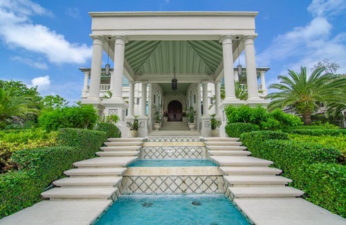 Old Fort Bay Villa | EXCLUSIVE BEACHFRONT MANSION 7 BR (VILLA B)