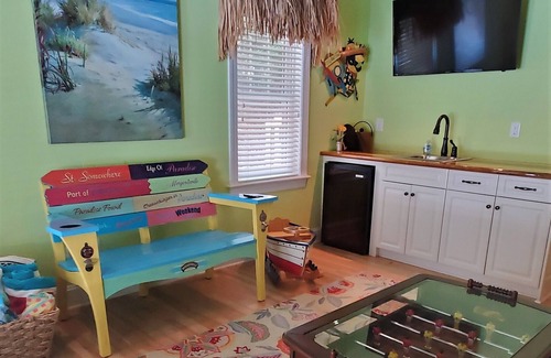 Emerald Isle Cottage | Exclusive Dolphin Ridge "ISLAND TIME" with private pool and golf cart