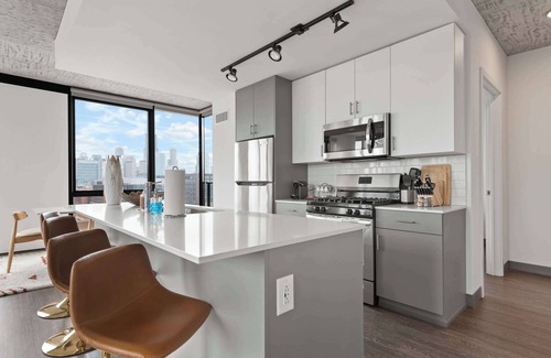 West Loop Apartment | Exclusive Group Getaway in Vibrant West Loop