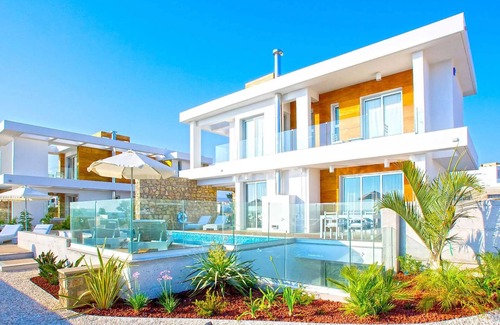 Paphos Villa | Exclusive Luxury Beachfront Villas - Prime Tourist Beach Location - Cyan