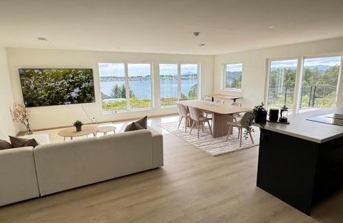 Kvinnherad Apartment | Exclusive penthouse apartment near the sea and nature - Sæbøvik