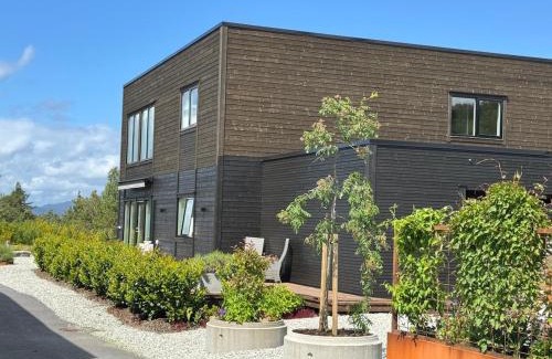 Kvinnherad Apartment | Exclusive penthouse apartment near the sea and nature - Sæbøvik