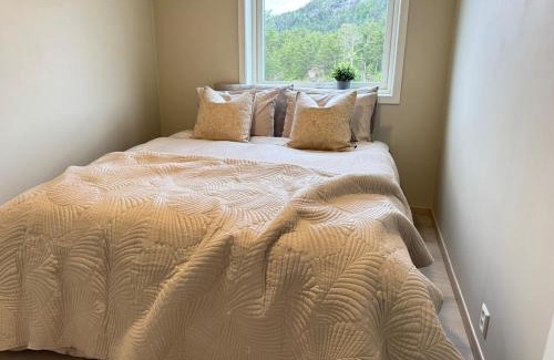 Kvinnherad Apartment | Exclusive penthouse apartment near the sea and nature - Sæbøvik