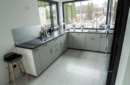 Ilawa Villa | Exclusive Villa 1 min from Lake, for families with kids, games room