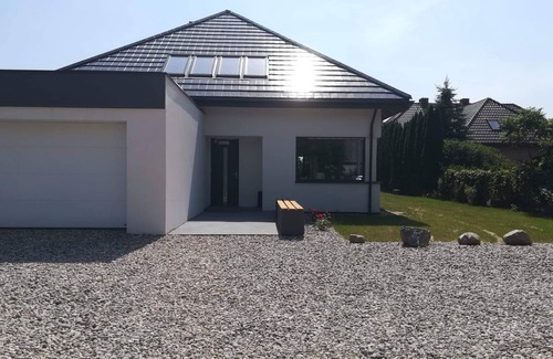 Ilawa Villa | Exclusive Villa 1 min from Lake, for families with kids, games room