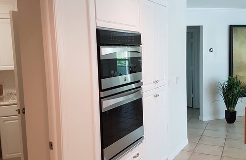 Park Shore House | Exclusive Villa - Lakeside, 4 Minutes to Private Beach, Free Wifi