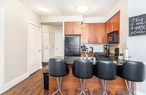 Fairview Condo | Executive 2BR/2BA Condo+Lakeview- Steps from SQ1