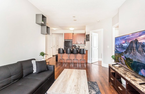 Fairview Condo | Executive 2BR/2BA Condo+Lakeview- Steps from SQ1