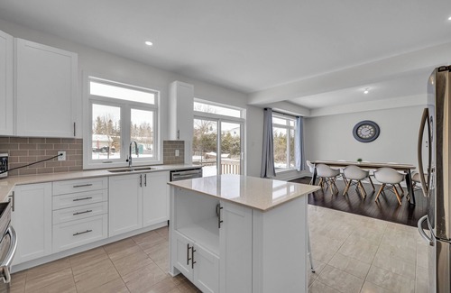 Leitrim House | Executive 4BDRM Home | Close to Airport/Downtown