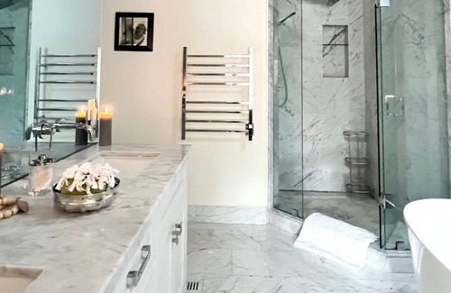 Forest Hill South House | Executive Midtown Home - Work, Relax and Enjoy Toronto!