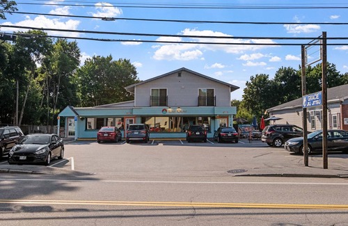 Exeter Apartment | Exeter -1st Floor Large Furnished Two Bed One Bath