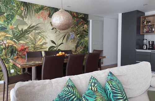 Linda-a-Velha Apartment | Exotic Fusion Double Suite With Garden