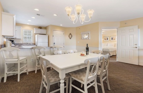 Kimberling City Condo | Expansive Condo w Table Rock Lake Access-Free Attraction Tickets-Mini Golf-Cmty Pool-Pickleball