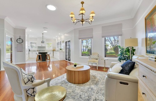 Cotswold Hills House | Expansive Toowoomba Retreat with Garden BBQ