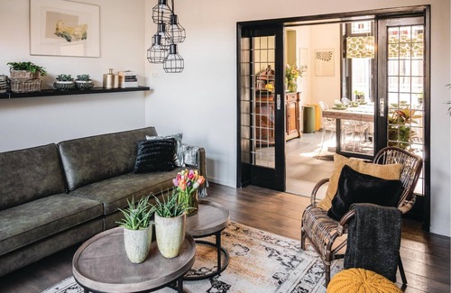 IJzendijke House | Experience a special vacation close to the sea in this distinctive and well-maintained vacation home