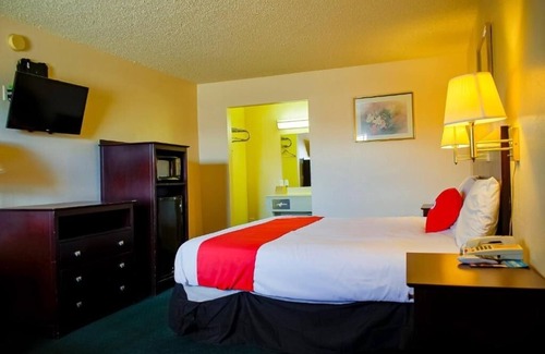 Duncan Hotel | Experience Duncan From Stay With Parking Near Sonic And Petticoat