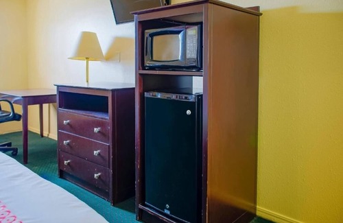 Duncan Hotel | Experience Duncan From Stay With Parking Near Sonic And Petticoat