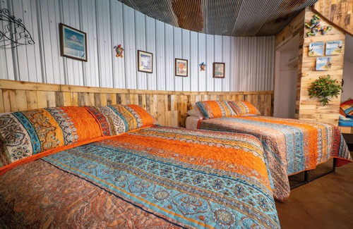 Mount Sterling Bed & Breakfast | Experience Midwest at Hermann Grain Bins BNB and Retreat Center sleeps 16