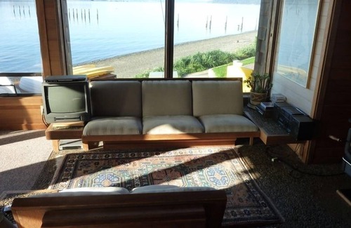 South Colby House | Experience Paradise at the Water's Edge with Awesome Views.