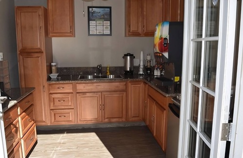 Old Town Hotel | Experience San Diego's Western Charm! 4 Modern Units w/FREE Breakfast