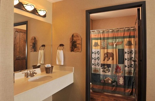 Onalaska Hotel | Experience the Great Outdoors: Stay Near Trails and Lakes | 2 Units