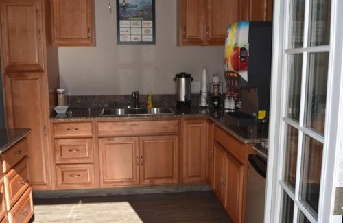 Old Town House | Explore Harbor Island! 2 Comfortable Units w/ Free Breakfast, Great Location