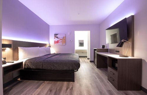 Woodlake - Briar Meadow Hotel | Express Inn & Suites