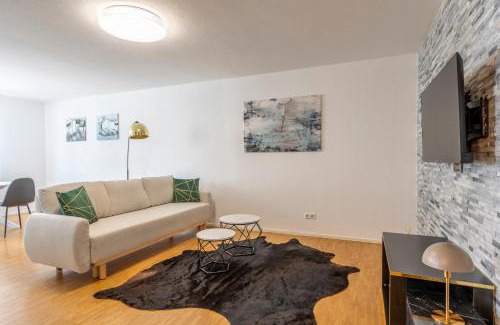 Boeblingen Apartment | EXQUIS 2BR Design Apartment LOUIS I Parking I Balcony I Mercedes-Benz I Family-friendly