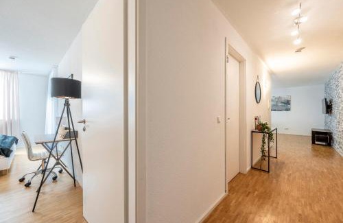Boeblingen Apartment | EXQUIS 2BR Design Apartment LOUIS I Parking I Balcony I Mercedes-Benz I Family-friendly